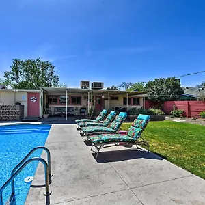 Holiday home Vintage Vegas Oasis Less Than 3 Mi To The Strip!, Las Vegas
