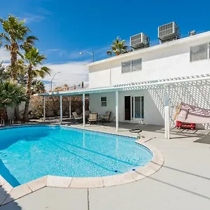 Holiday home Spacious 5-bedroom Retreat With Pool Minutes From The Vegas Strip, Las Vegas